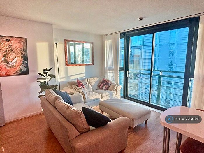 2 Bedroom Flat To Rent In Chapel Street, Salford, M3