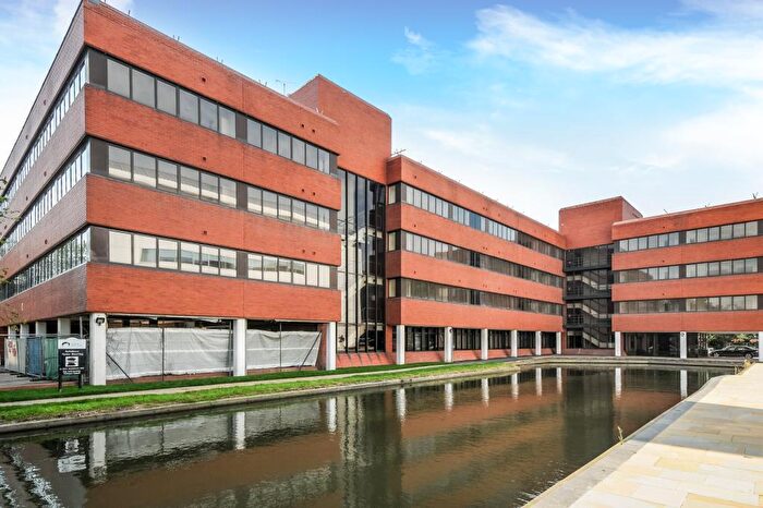 1 Bedroom Flat For Sale In Aylesbury, Buckinghamshire, HP21