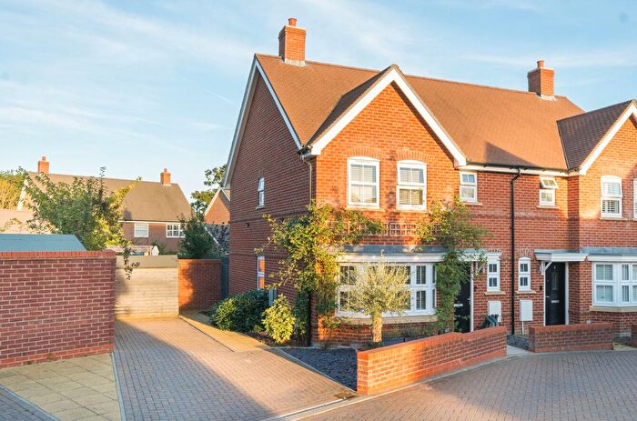 3 Bedroom Semi-Detached House For Sale In Dairy Lane, Petersfield, GU31