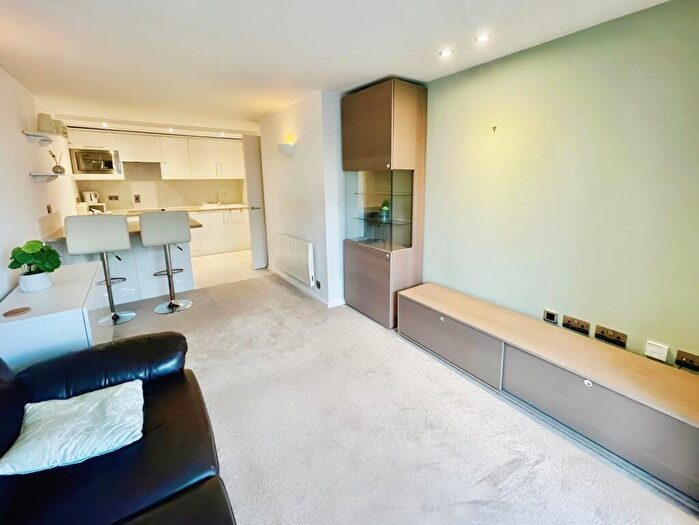 2 Bedroom Property To Rent In Riverside Way, Leeds, West Yorkshire, LS1