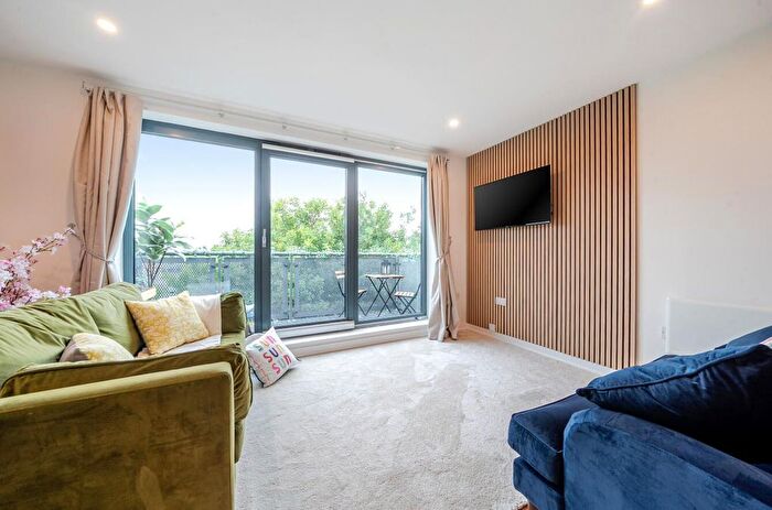 2 Bedroom Flat For Sale In Chapter Way, Colliers Wood, SW19