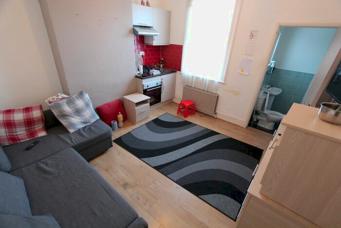 Studio To Rent In Philip Lane, London, N15