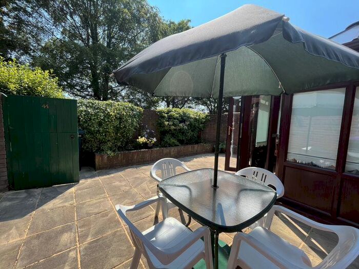 2 Bedroom Semi-Detached Bungalow For Sale In Meadowbrook Court, Twmpath Lane, Gobowen, Oswestry, SY10