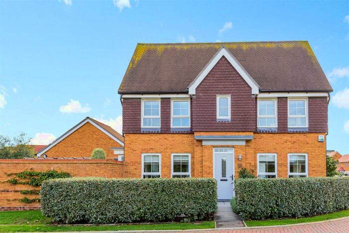 3 Bedroom Detached House For Sale In Lunar Crescent, Selsey, PO20