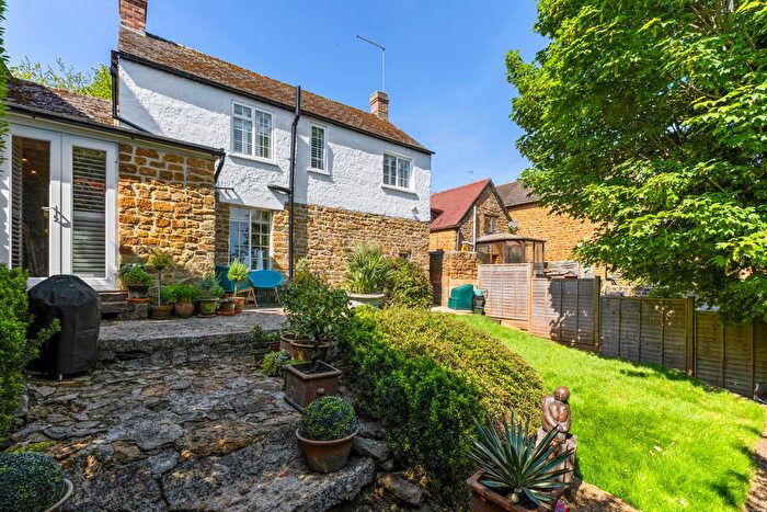 2 Bedroom Cottage For Sale In Back Hill, Shotteswell, OX17