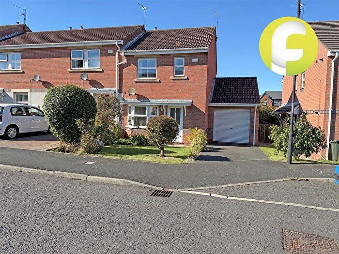 3 Bedroom End Of Terrace House For Sale In Hillheads Court, Whitley Bay, NE25