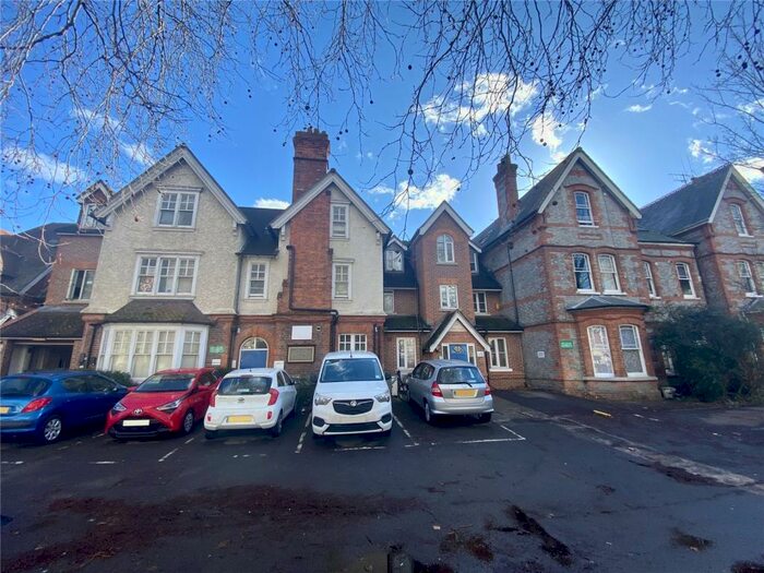 Apartment To Rent In Foley Hall, - London Road, Reading, RG1