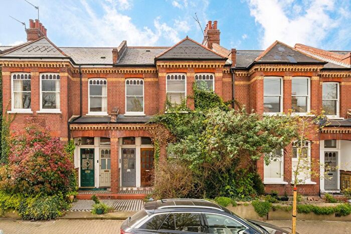 3 Bedroom Flat For Sale In Boundaries Road, Balham, SW12