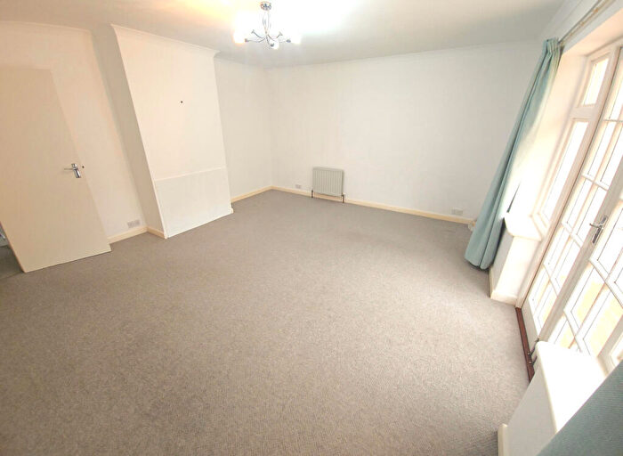 2 Bedroom Bungalow To Rent In Wokingham, RG41