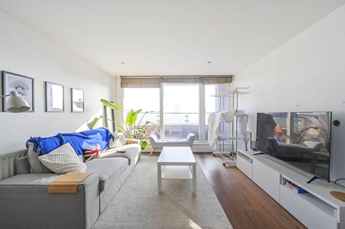 2 Bedroom Flat To Rent In Rainhill Way, Bow, London, E3