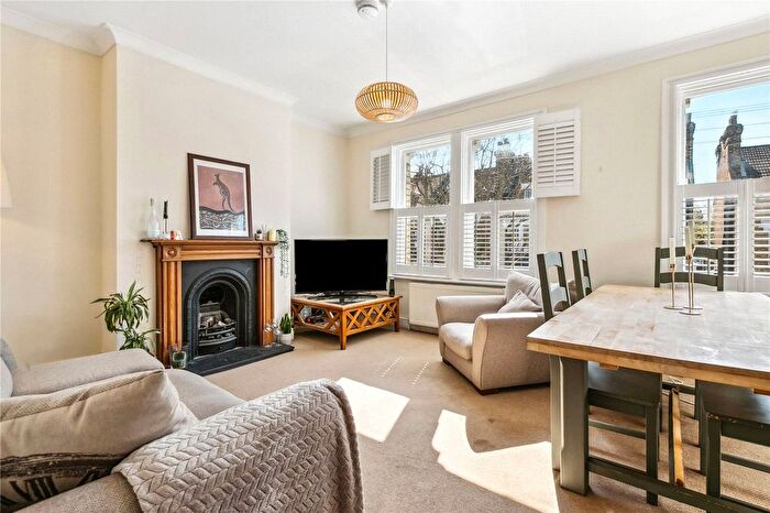 2 Bedroom Flat For Sale In Dempster Road, London, SW18