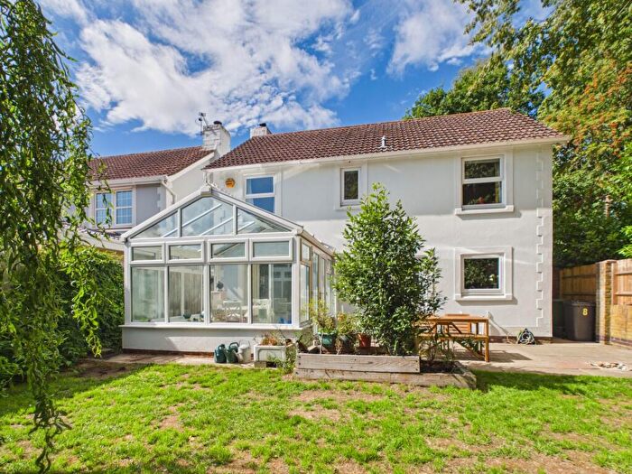 4 Bedroom Detached House For Sale In Pigeons Close, Bramley, RG26