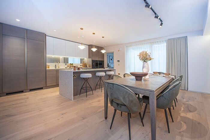 5 Bedroom Semi-Detached House To Rent In Coombe Lane, London, SW20