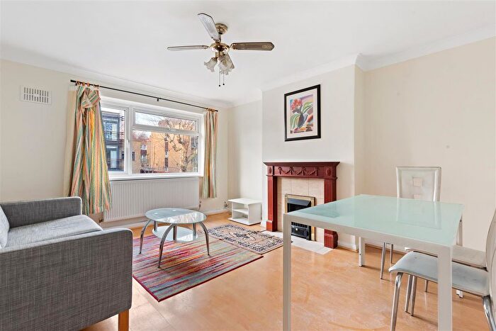 2 Bedroom Flat To Rent In Christchurch Avenue, Brondesbury Park, NW6