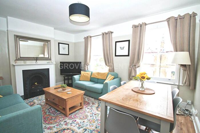 2 Bedroom Flat To Rent In Montem Road, New Malden, KT3