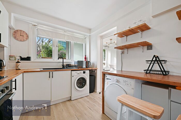 3 Bedroom Flat To Rent In Waynflete Square, London, W10