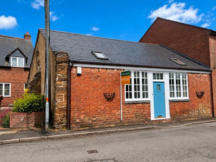 2 Bedroom Cottage For Sale In Newlands, Brixworth, Northamptonshire, NN6