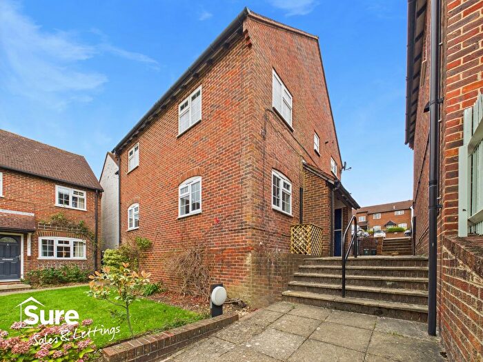 2 Bedroom Maisonette To Rent In Chapel Cottages, Chapel Street, Hemel Hempstead, Hertfordshire, HP2