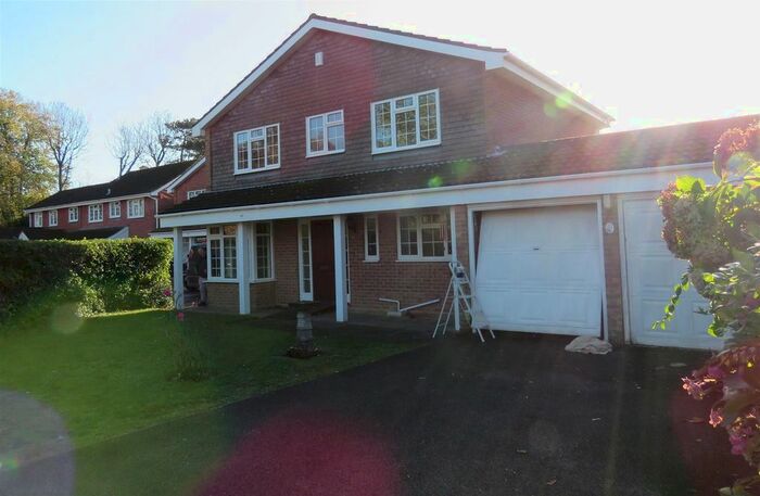4 Bedroom Detached House To Rent In Oakenbrow, Sway, Lymington, SO41