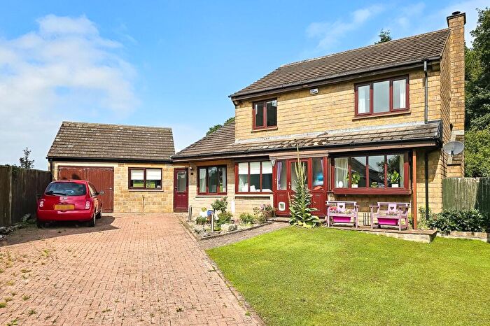 5 Bedroom Detached House For Sale In Moor Park Close, Beckwithshaw, HG3