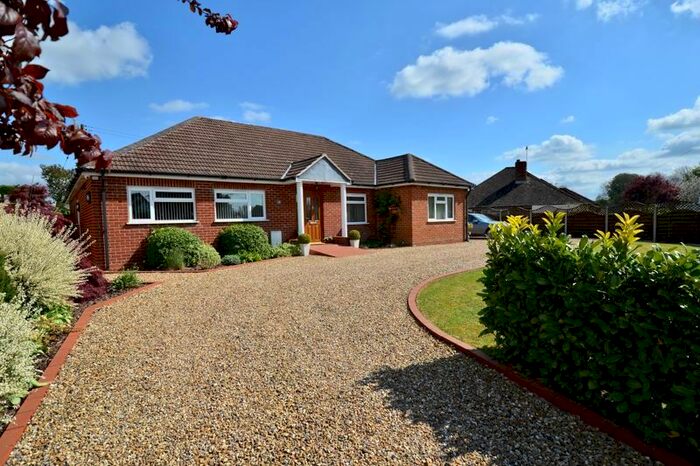 3 Bedroom Detached Bungalow For Sale In Stratford Road, Honeybourne, Evesham, WR11