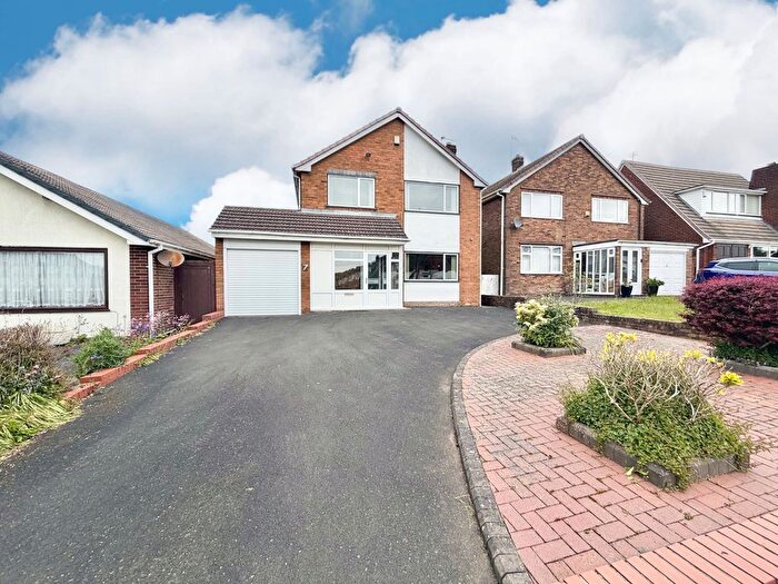 3 Bedroom Detached House For Sale In Darbys Hill Road, Tividale, Oldbury, B69