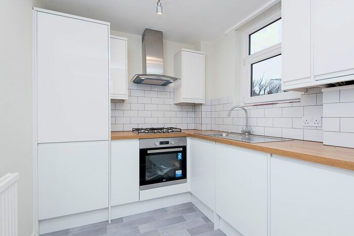 1 Bedroom Flat To Rent In Willow Tree Close, London, SW18