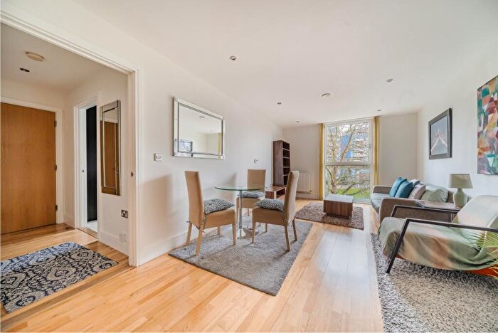 1 Bedroom Apartment For Sale In Seager Place, London, SE8