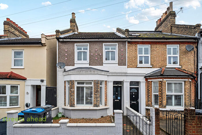 3 Bedroom Terraced House For Sale In Livingstone Road, Thornton Heath, CR7