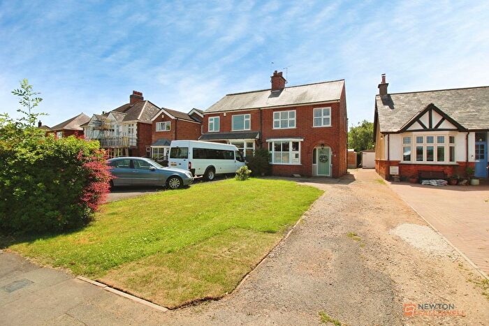 3 Bedroom Semi-Detached House For Sale In Sketchley Road, Burbage, LE10