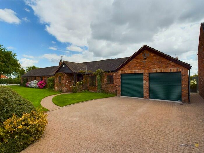 4 Bedroom Barn Conversion For Sale In Burton Road, Needwood, DE13