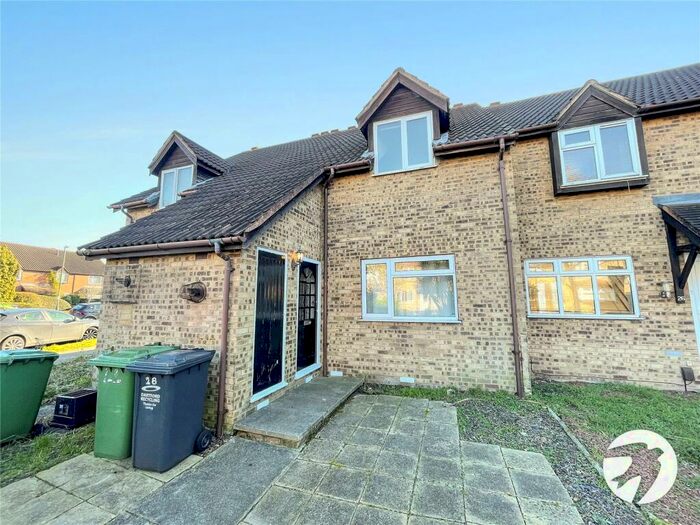 1 Bedroom Maisonette To Rent In Knights Manor Way, Dartford, Kent, DA1