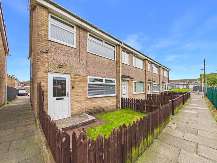 3 Bedroom End Of Terrace House For Sale In Cornforth Close, Gateshead, NE10