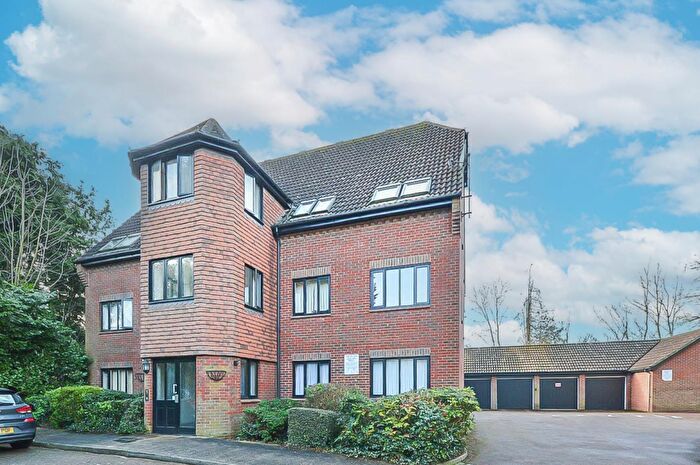2 Bedroom Apartment For Sale In Sawyers Hall Lane, Brentwood, CM15