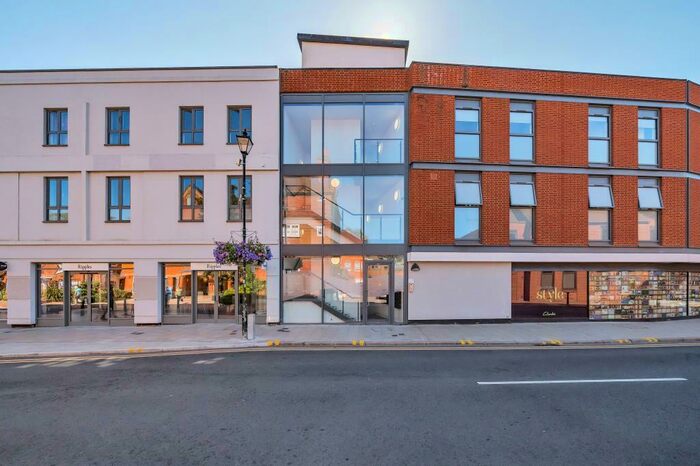 3 Bedroom Apartment To Rent In Rose Street, Wokingham, RG40