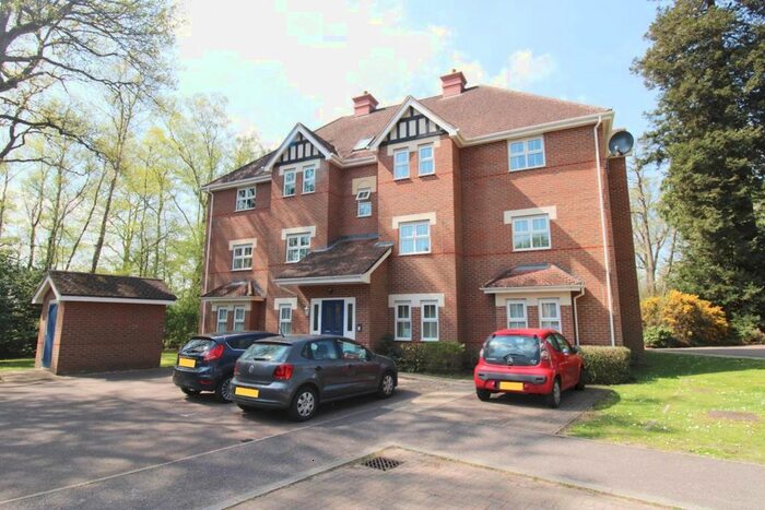 2 Bedroom Flat To Rent In Marchwood House Kintbury Close, Fleet, GU51