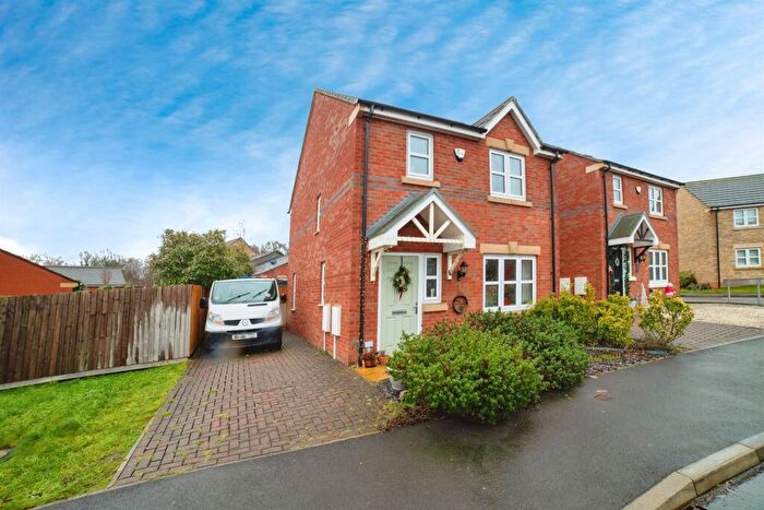 3 Bedroom Link Detached House For Sale In Aumonier Way, Alfreton, DE55