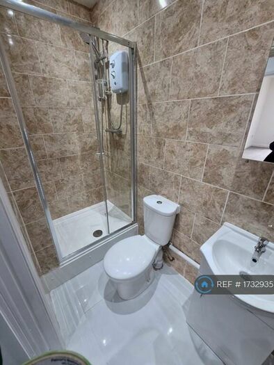 Studio To Rent In Pershore Road, Selly Park, Birmingham, B29