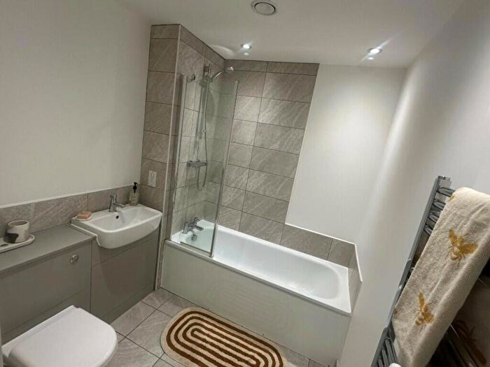 1 Bedroom Flat To Rent In Oxbow, Stephenson House, M5