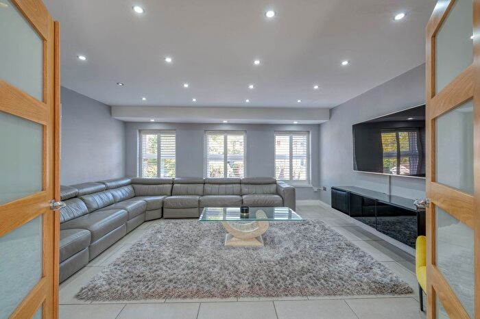 5 Bedroom Detached House For Sale In St. Nicolas Gardens, Birmingham, B38