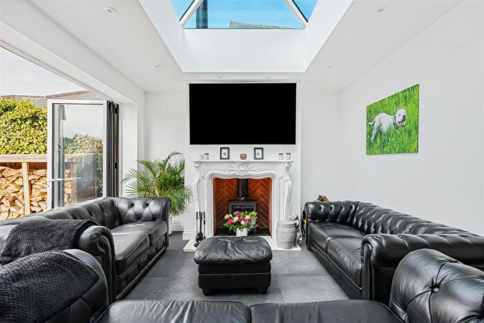 3 Bedroom Detached House For Sale In Station Road, Liss, GU33