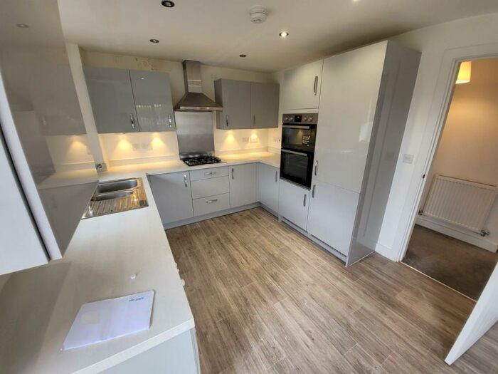 3 Bedroom Detached House To Rent In Chester Drive, Willow Grange, DN4