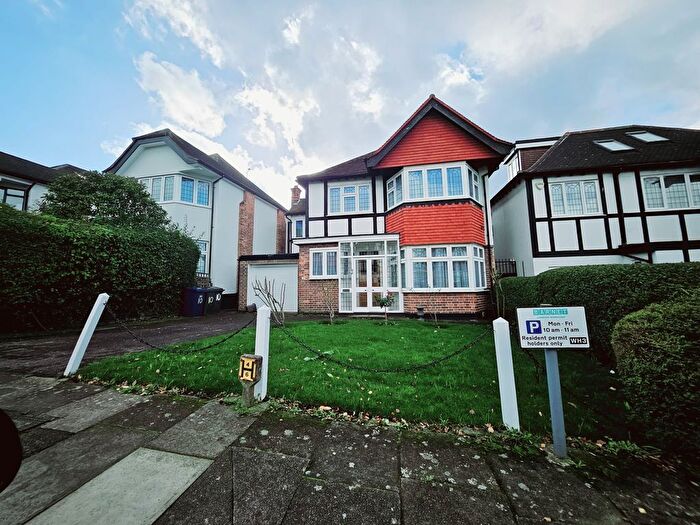 4 Bedroom Detached House To Rent In Vaughan Avenue, London, NW4