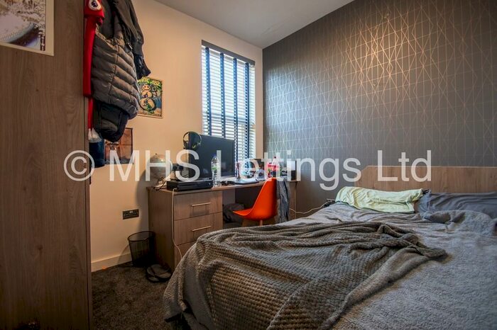 4 Bedroom Terraced House To Rent In Beechwood Crescent, Leeds, LS4