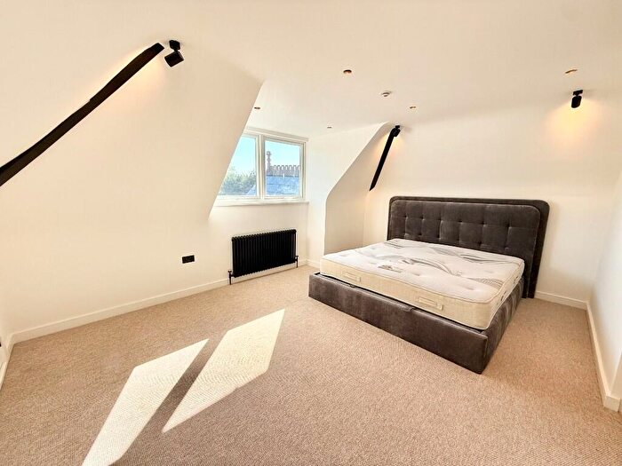 2 Bedroom Apartment To Rent In Westbourne Park Road, Bournemouth, Dorset, BH4