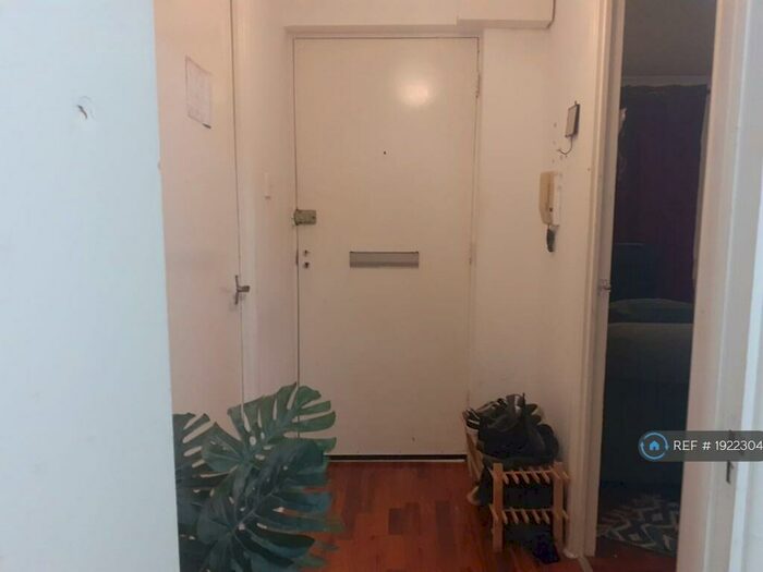 1 Bedroom Flat To Rent In Dunnock Close, London, N9