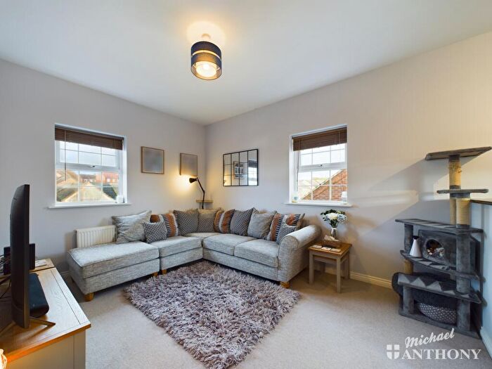 2 Bedroom Flat For Sale In Johnson Drive, Leighton Buzzard, LU7