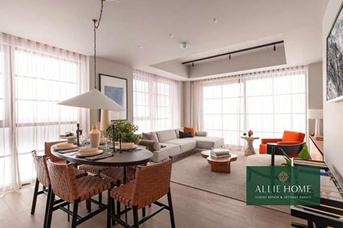 2 Bedroom Flat For Sale In Surrey Quays Road, Dock Office, SE16