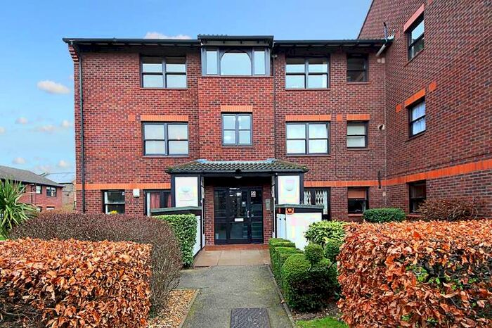 2 Bedroom Flat To Rent In Wellington Court, W12