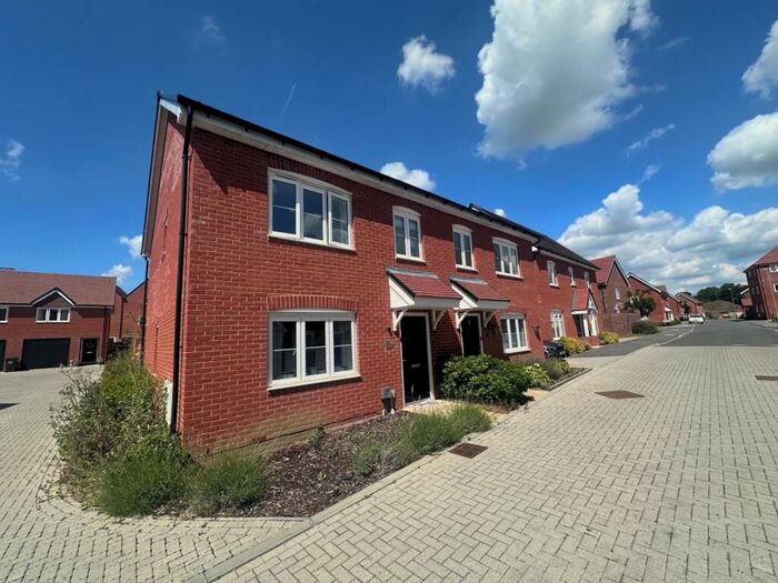 3 Bedroom Semi-Detached House To Rent In Gate Keepers Hill, Curbridge, Southampton, SO30